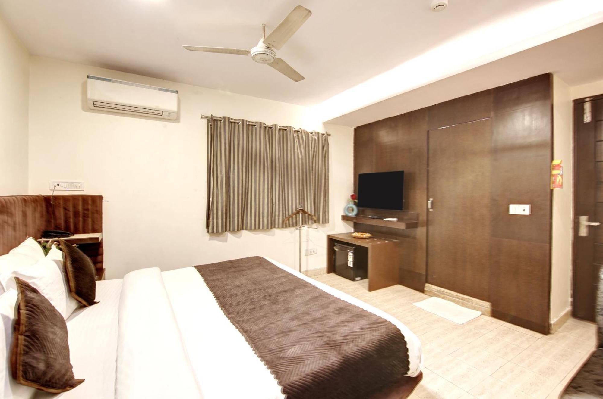ניו דלהי Hotel Wk Comfort - Near White Clove מראה חיצוני תמונה