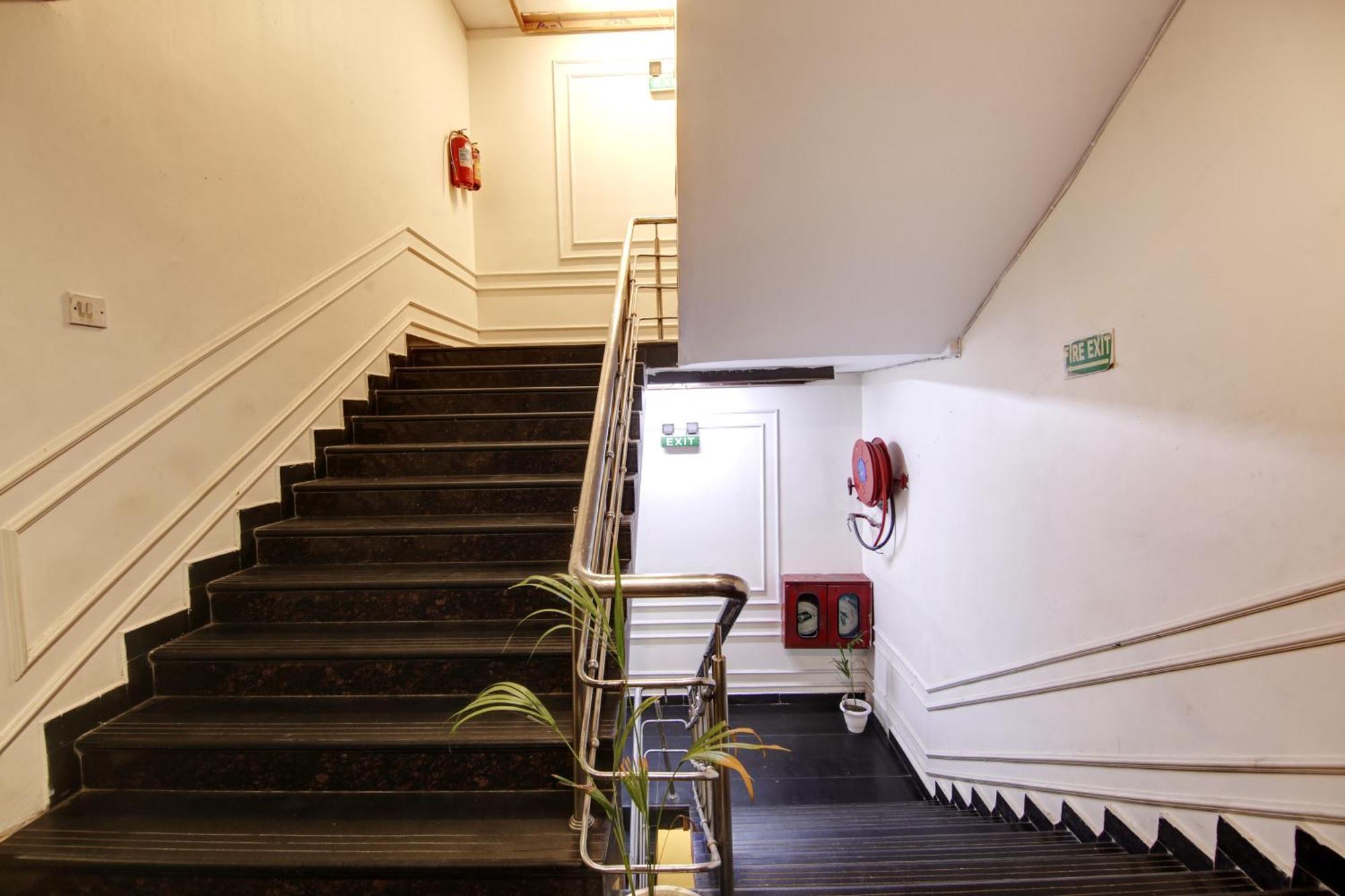 ניו דלהי Hotel Wk Comfort - Near White Clove מראה חיצוני תמונה