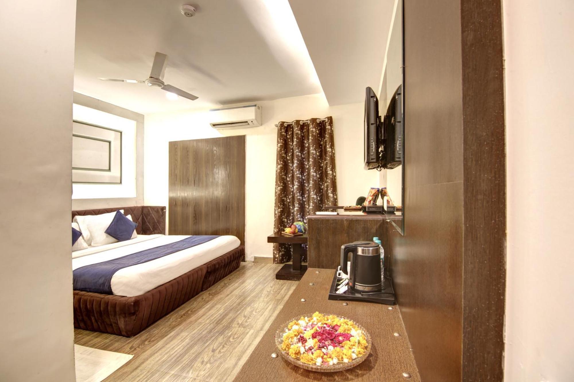 ניו דלהי Hotel Wk Comfort - Near White Clove מראה חיצוני תמונה